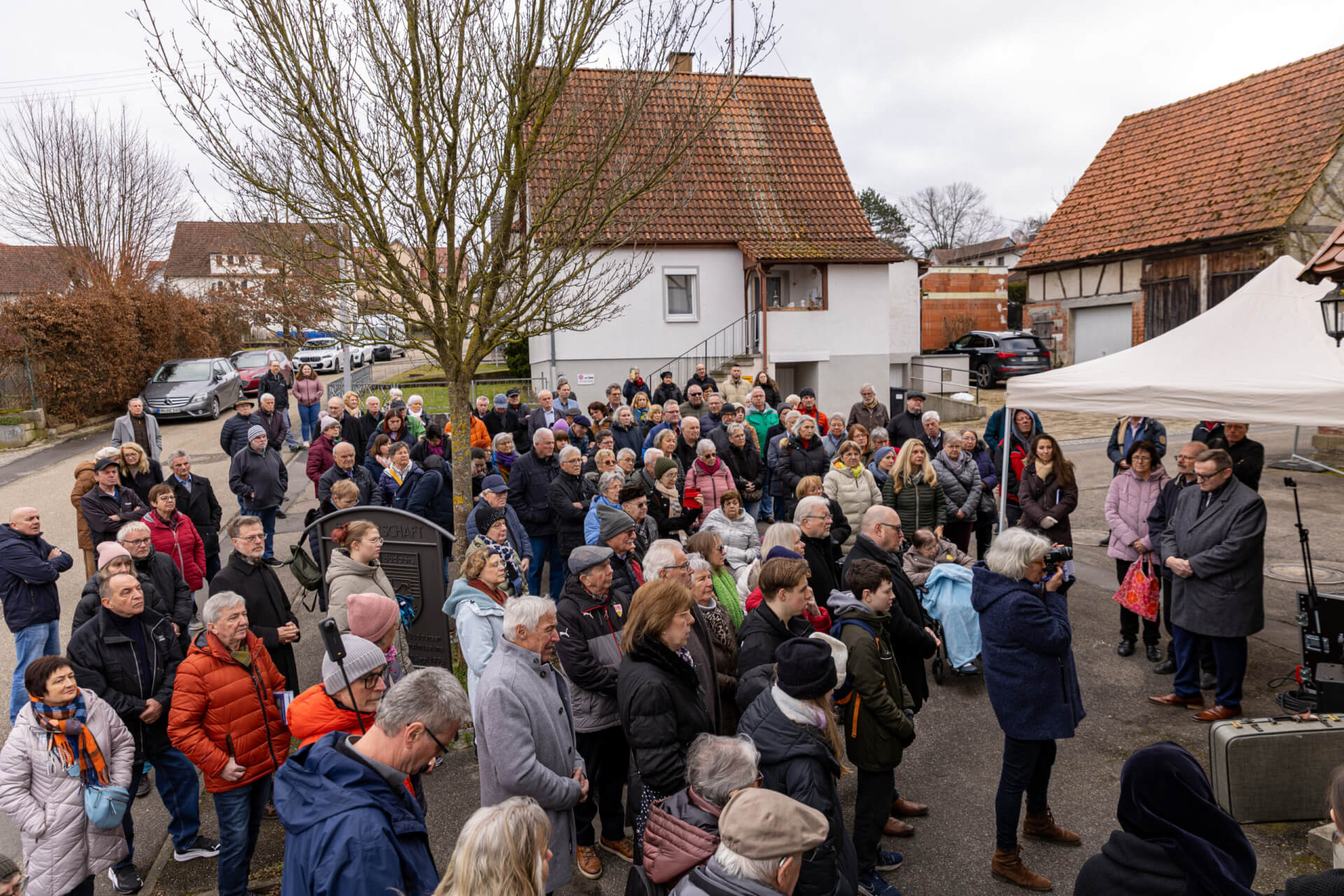 Gedenkmarsch vom Bahnhof zum alten Schulhaus und Museum-37